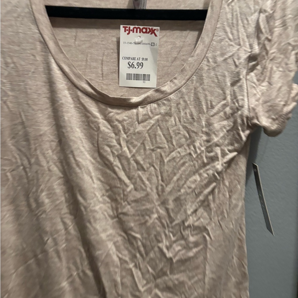 Short Sleeve Scoop Neck Tee in Light Beige